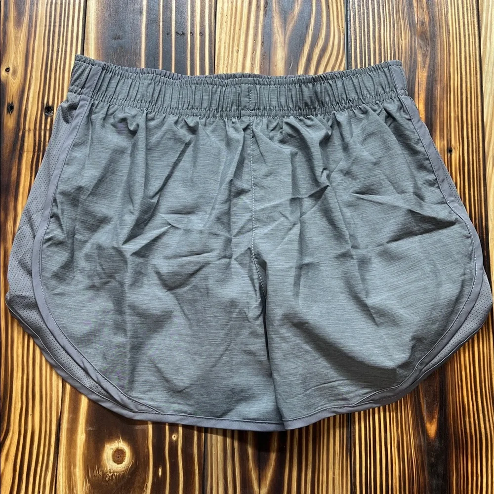 Nike Women's Gray Tempo running shorts - Picture 5 of 7